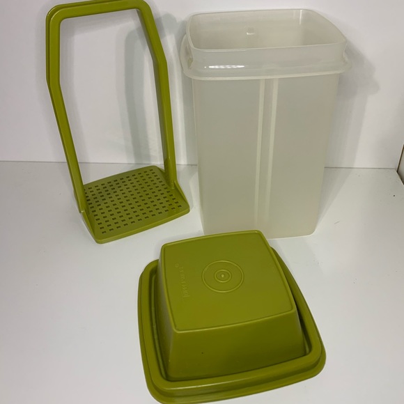 Tupperware Pick-a-Deli Pickle Container Keeper
